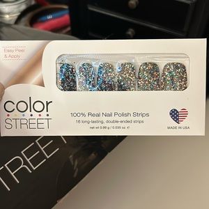 Color Street Broadway Glimmer nail strips